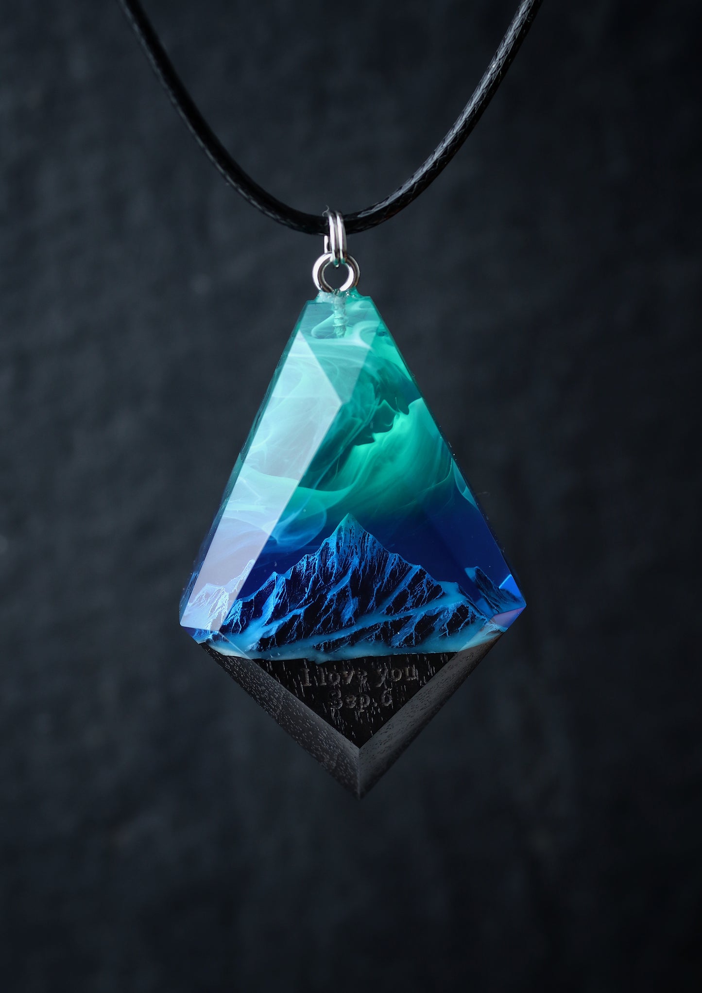 Epoxy resin and wood Mountain Northern lights Rhombus pendant