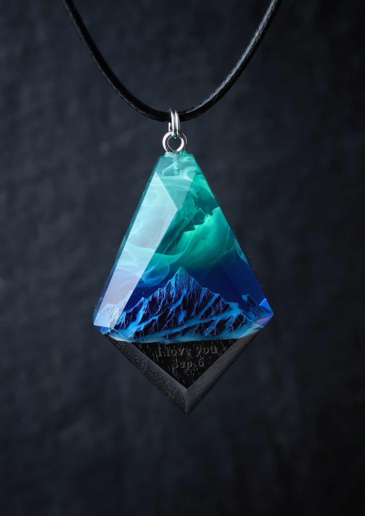 Northern lights Mountain Rhombus pendant