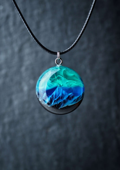 Northern lights Mountain Round pendant
