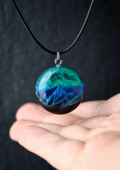 Northern lights Mountain Round pendant