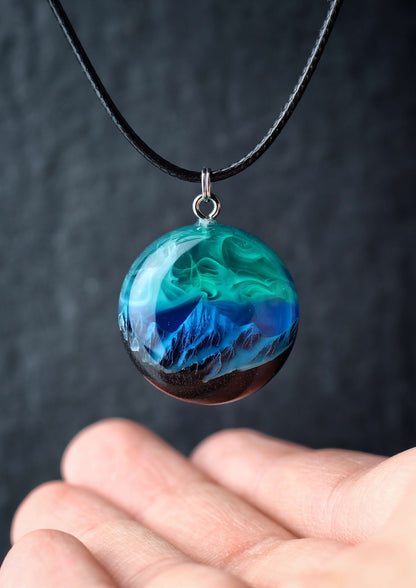 Northern lights Mountain Round pendant