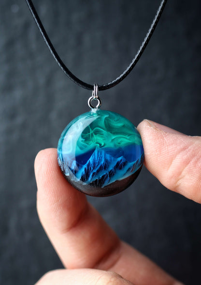 Northern lights Mountain Round pendant