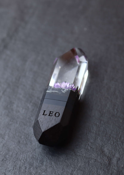Crystal-shaped resin USB stick with violet blossom design with engraving
