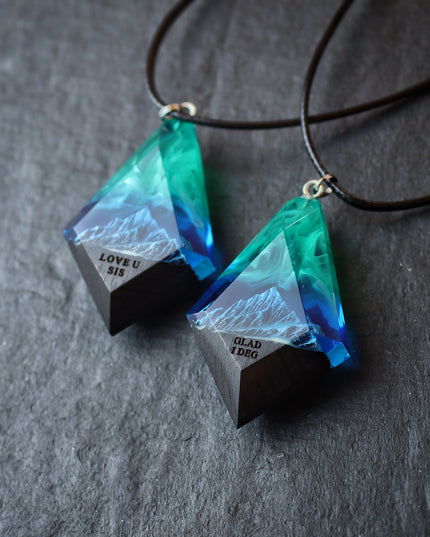 Epoxy resin and wood Mountain Northern lights Rhombus pendant