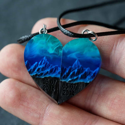Couple heart Northern lights Mountain pendant Flat