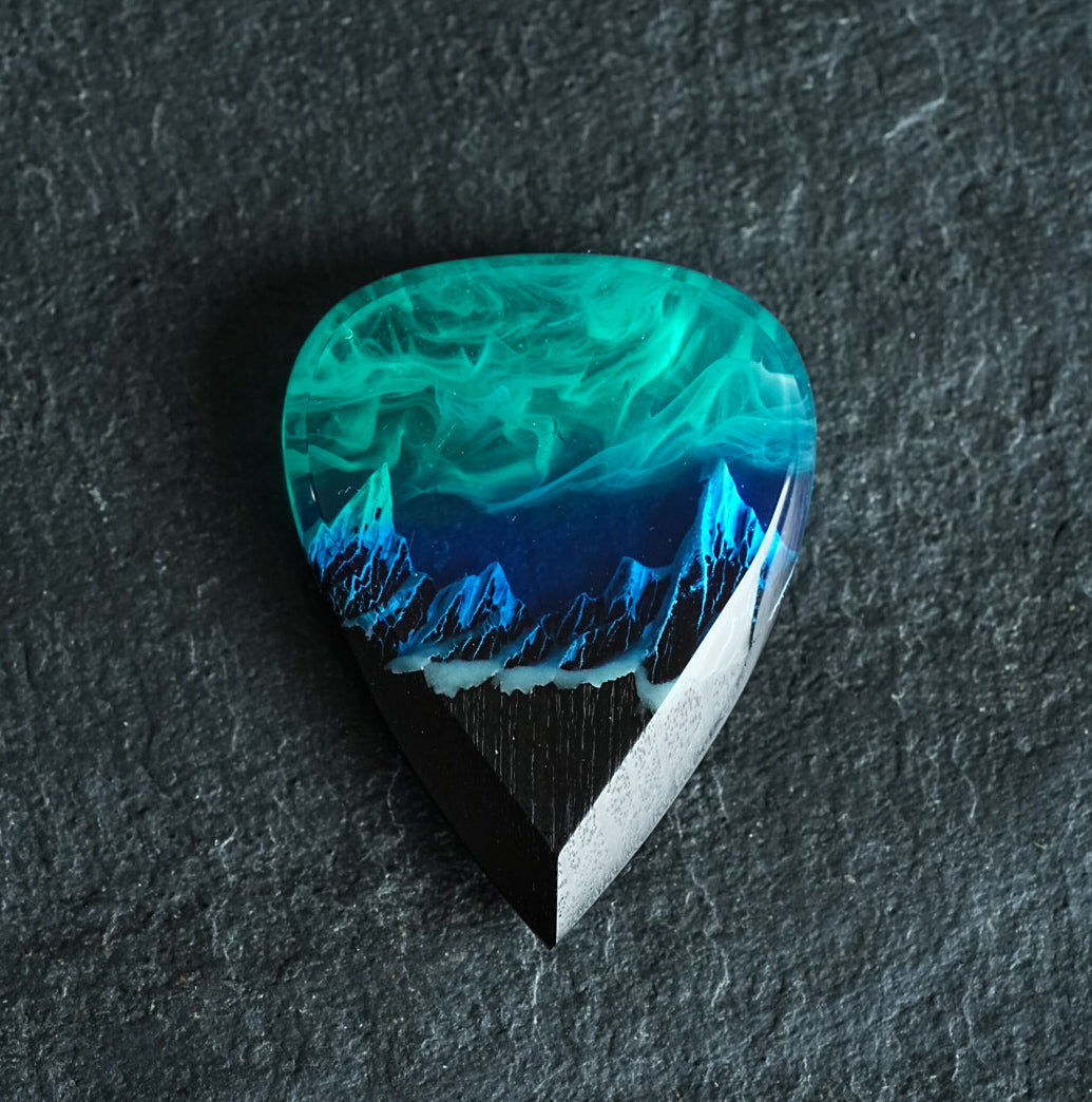 Northern lights Mountain guitar pick