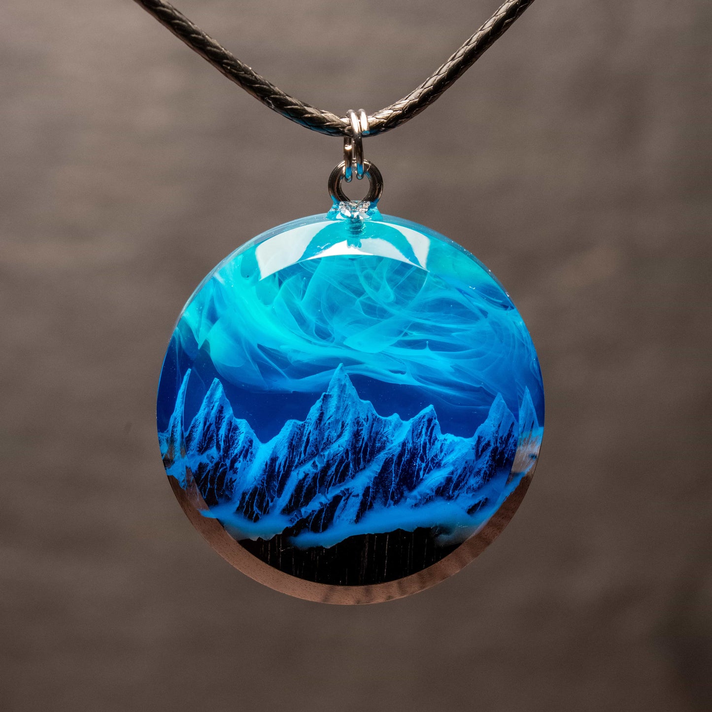 Northern lights Mountain Round Faceted pendant