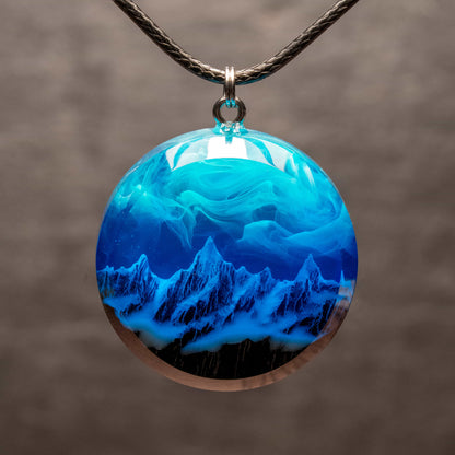 Northern lights Mountain Round Faceted pendant
