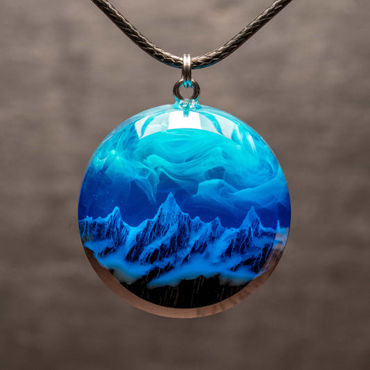Northern lights Mountain Round Faceted pendant