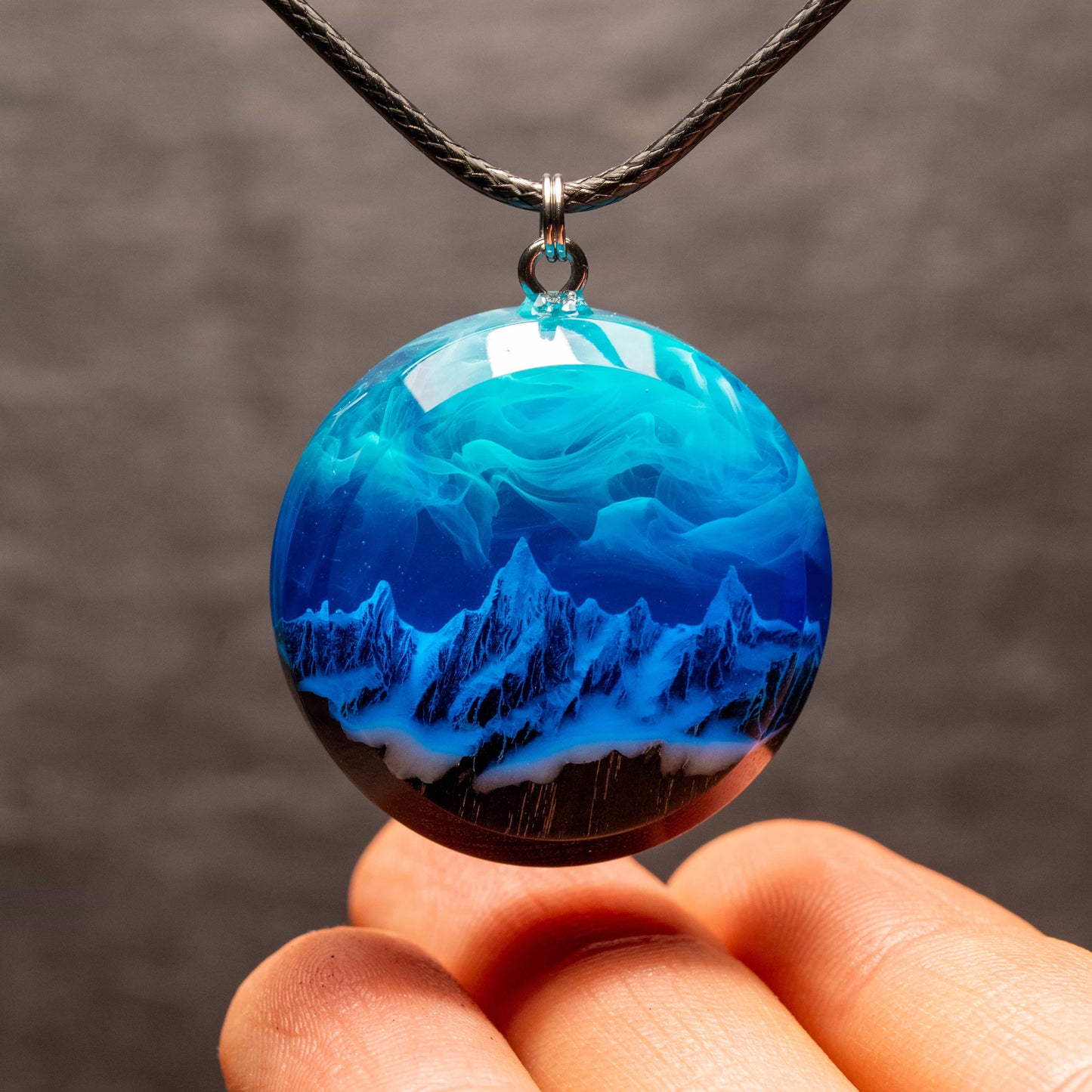 Northern lights Mountain Round Faceted pendant