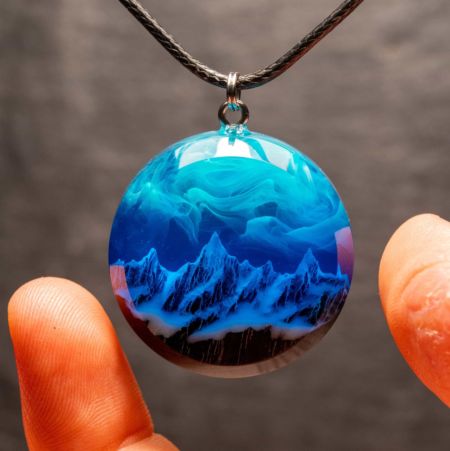 Northern lights Mountain Round Faceted pendant