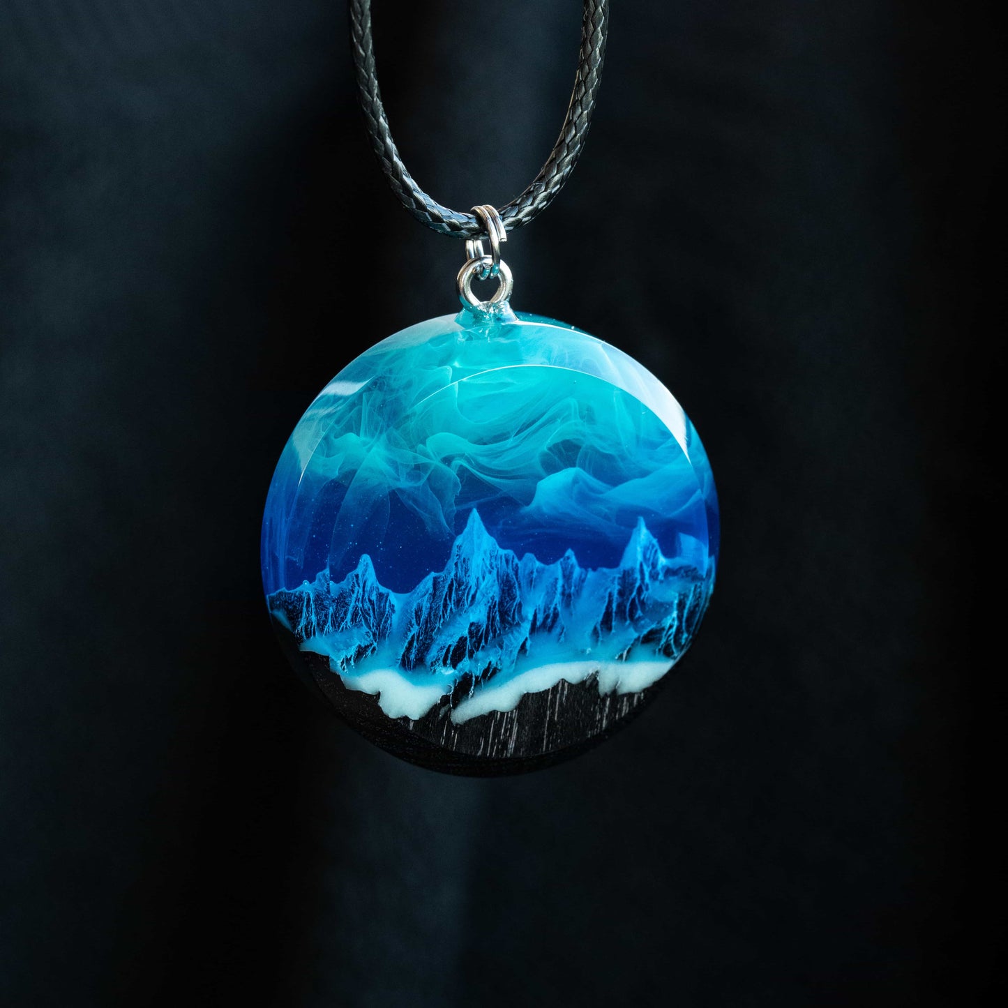 Northern lights Mountain Round Faceted pendant