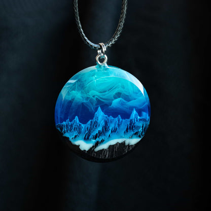 Northern lights Mountain Round Faceted pendant