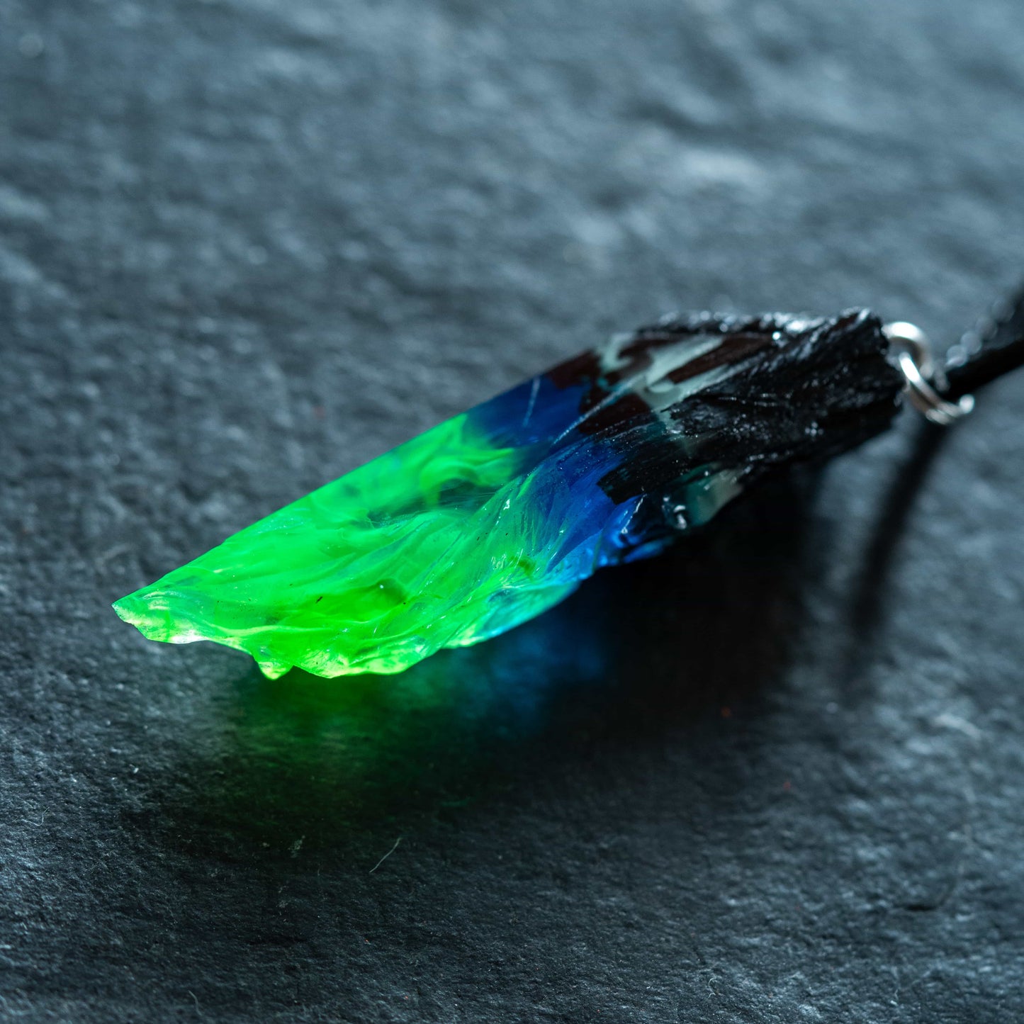 Wildwood Emerald Aurora Fang Pendant