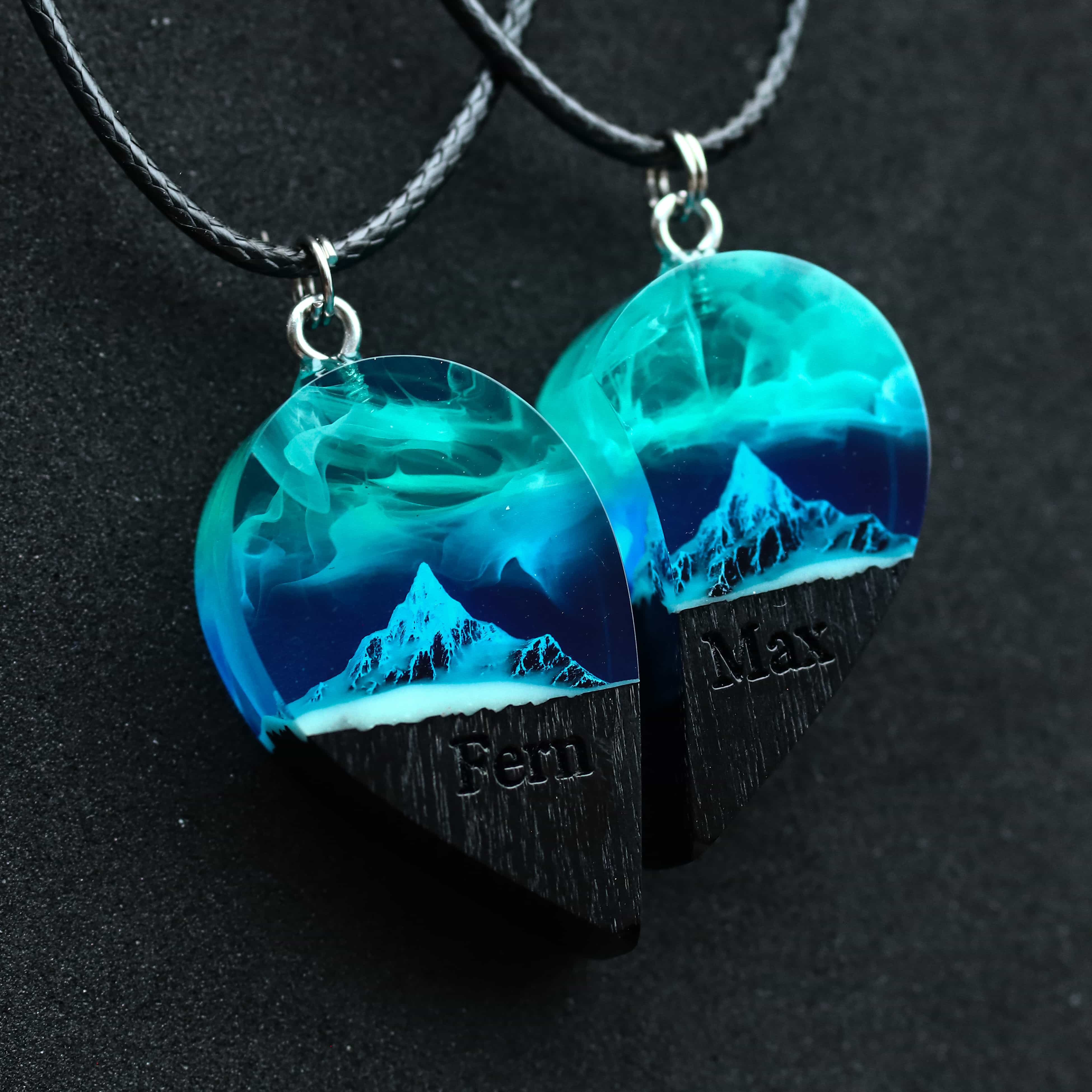 Northern lights Couple heart Mountain pendant – Woodmade.Wonderwood