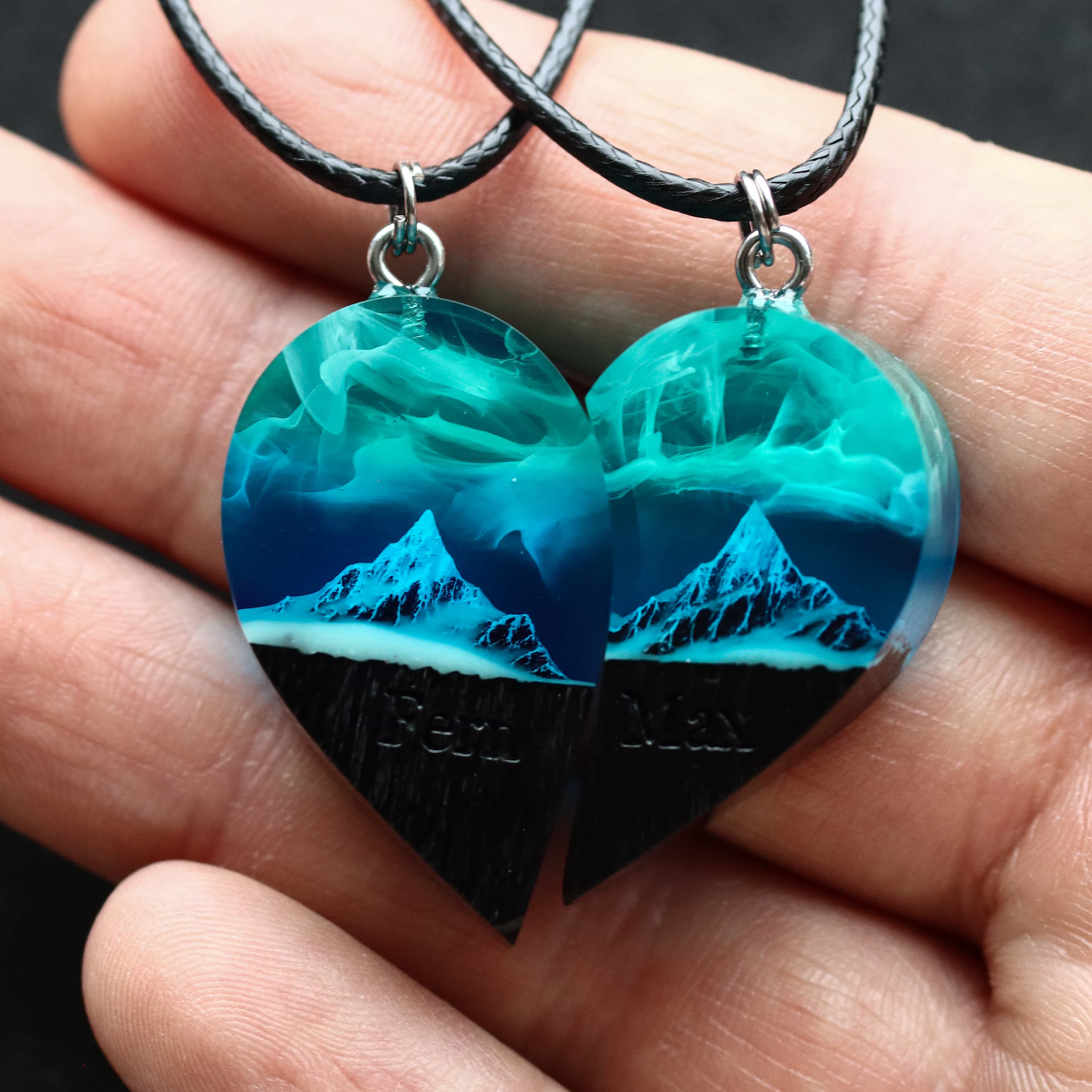 Northern lights Couple heart Mountain pendant – Woodmade.Wonderwood