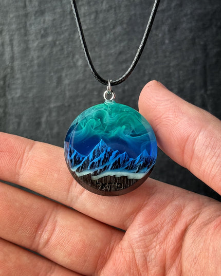 Epoxy resin and wood Northern ligts Mountain Round Faceted pendant