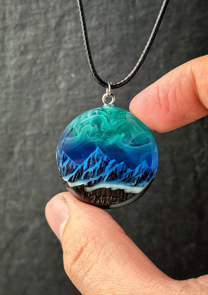 Epoxy resin and wood Northern ligts Mountain Round Faceted pendant