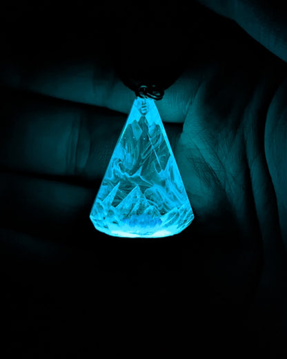 Mountain Panorama Red flower pendant