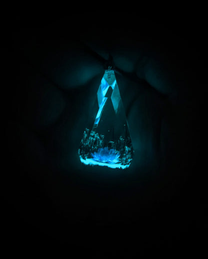 Violet Glixia Rhombus pendant