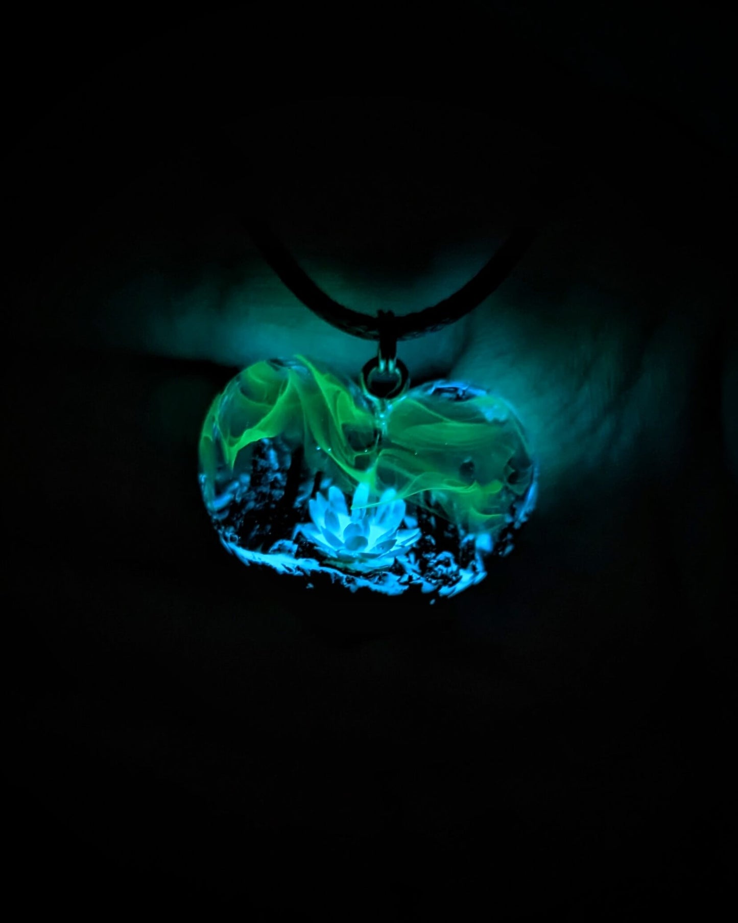 Glixia Flower Green Heart pendant