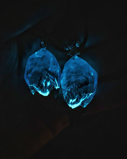 Epoxy resin and wood Couple heart Nightfall Mountain pendant Faceted