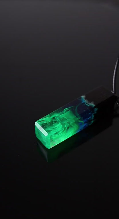 Emerald Aurora Bar pendant