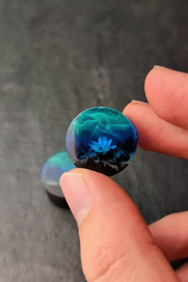 Epoxy resin and wood earring plug Flower Northern lights