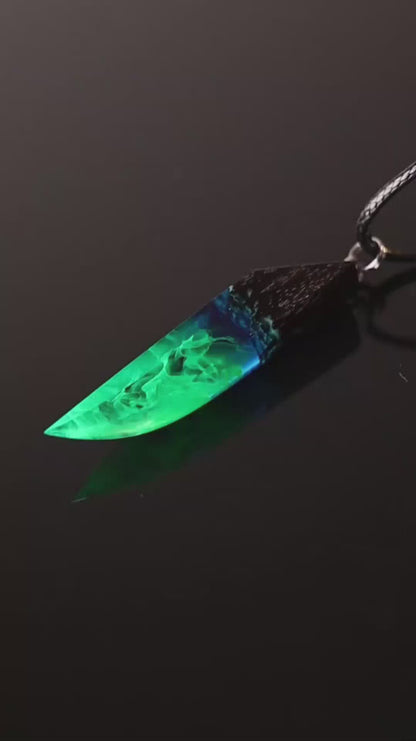 Emerald Aurora Fang pendant