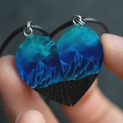 Couple heart Northern lights Mountain pendant Flat