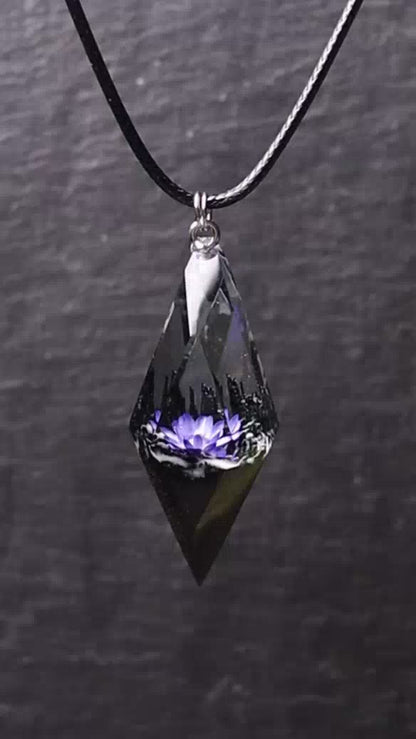 Violet Glixia Rhombus pendant