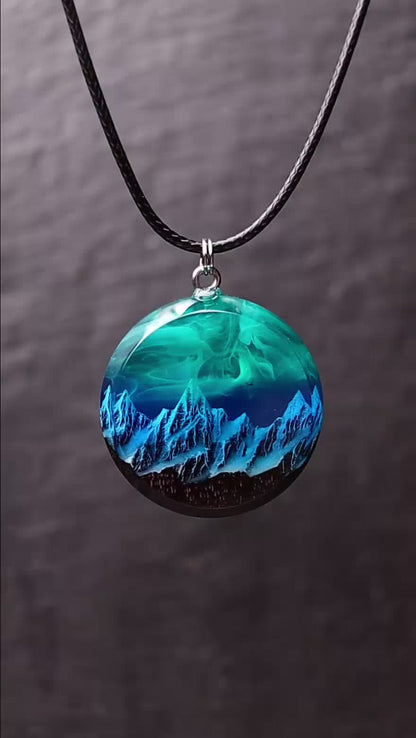 Northern ligts Mountain Round Faceted pendant