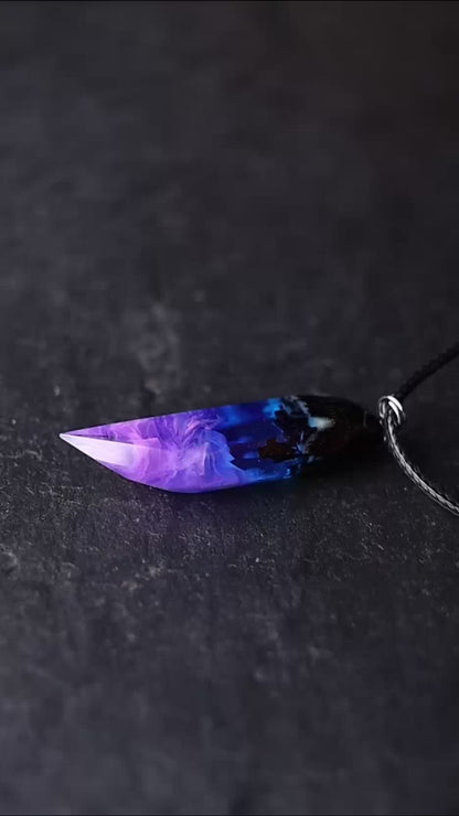 Nighfall light Fang Faceted pendant